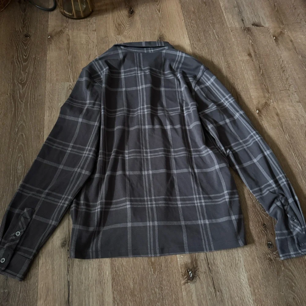 Vuori stylish gray